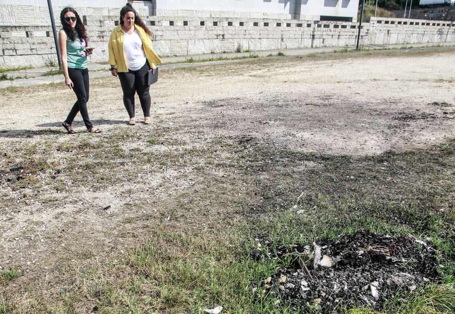 Reportaje | El Recinto Ferial de A Coruña un mes después de San Juan: donde hubo fuego, cenizas quedan