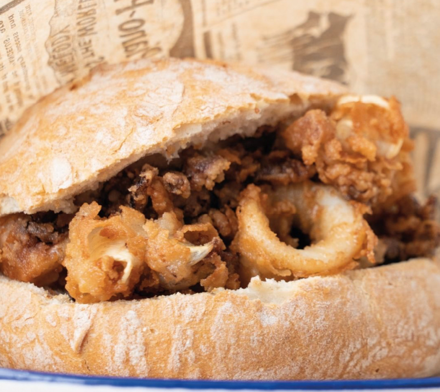 El Quiosco de Down Experience regala bocatas de calamares a todos los presidentes o vocales de mesa de A Coruña