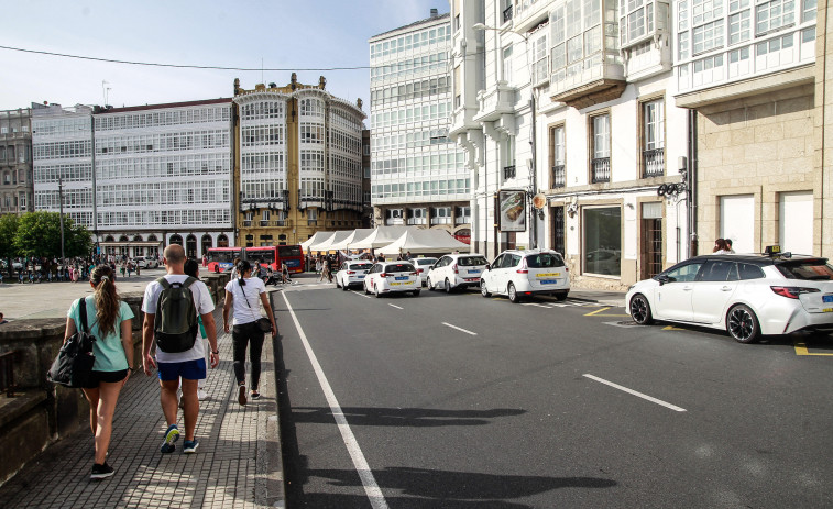 Los taxistas de A Coruña cambiarán sus turnos para reforzar el servicio nocturno