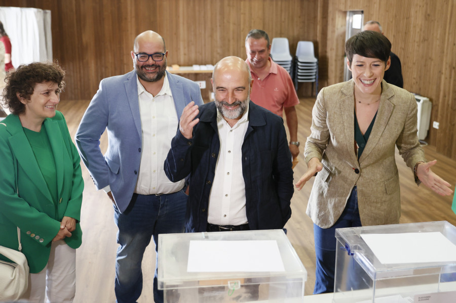 Pontón pide votar "lo mejor para Galicia" y "para defender los derechos y las libertades"