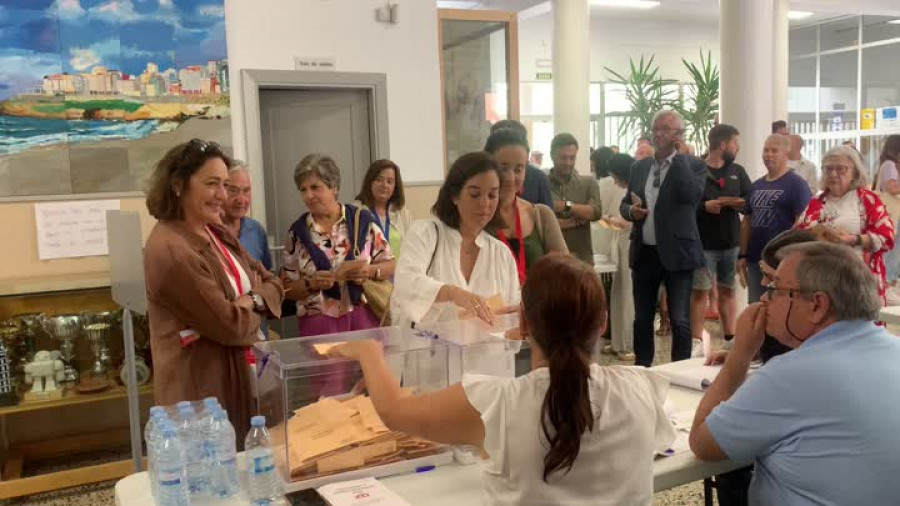 Inés Rey vota en Zalaeta: "Nos estamos jugando mucho en derechos y libertades"