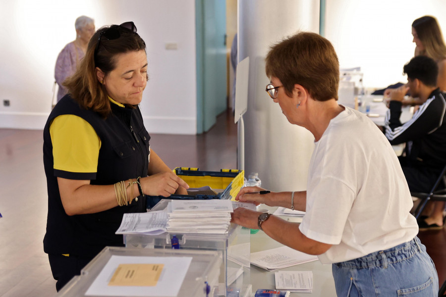 Correos admite casi 63.000 solicitudes de voto por correo para las elecciones gallegas