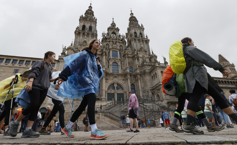 El gobierno de Santiago estudia implantar una tasa a excursionistas que no pernocten