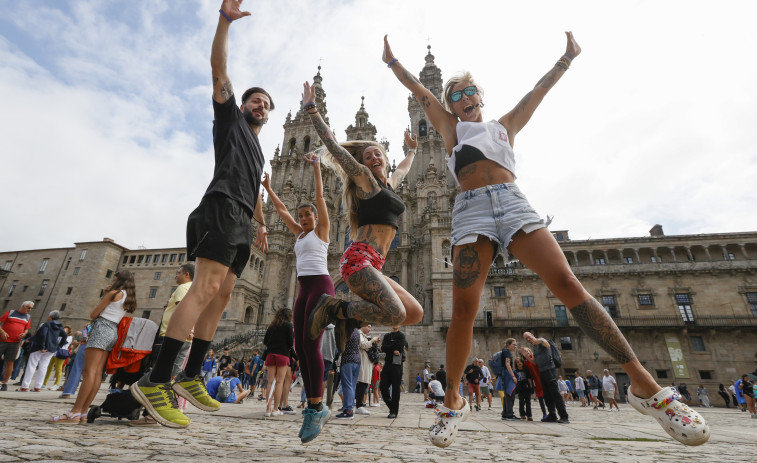 Más de 1.300 peregrinos llegan a Santiago de Compostela en su día grande