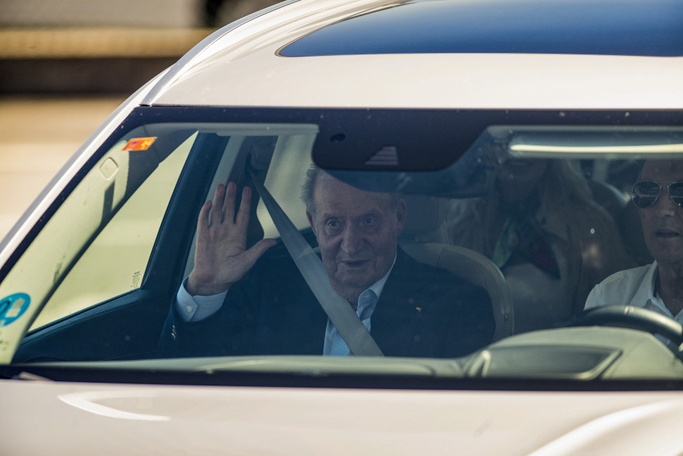 El Rey emérito Juan Carlos de Borbón, aterrizó en el aeropuerto de Vigo para asistir a las regatas de Sanxenxo @Salvador Sas (EFE)