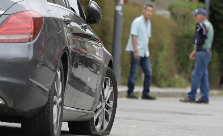 Acto vandálico en Palavea: diez coches con las ruedas pinchadas en una sola calle