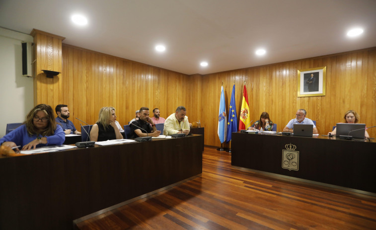 Cambre clama contra los recortes de docentes en el CEIP Wenceslao y pedirá audiencia a Educación