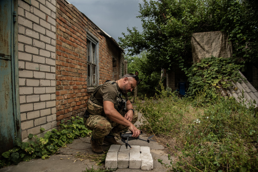 Ucrania destruye artillería rusa y da otro paso de avance al mar de Azov