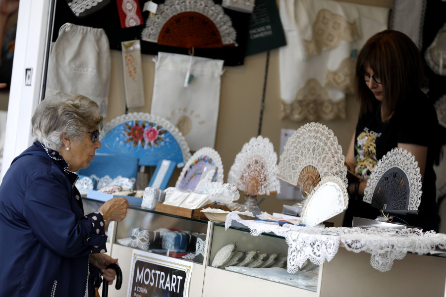 Mostrart llena de artesanía Méndez Núñez con las obras de más de 60 profesionales