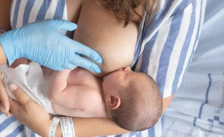 Pediatras piden más medidas para poder compatibilizar la lactancia materna y el trabajo