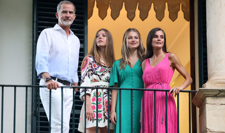 Los reyes y sus hijas visitan unos jardines históricos en la sierra de Mallorca