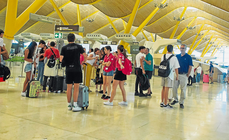 Detenido por porno infantil tras olvidar en Barajas una maleta con un pendrive con las imágenes