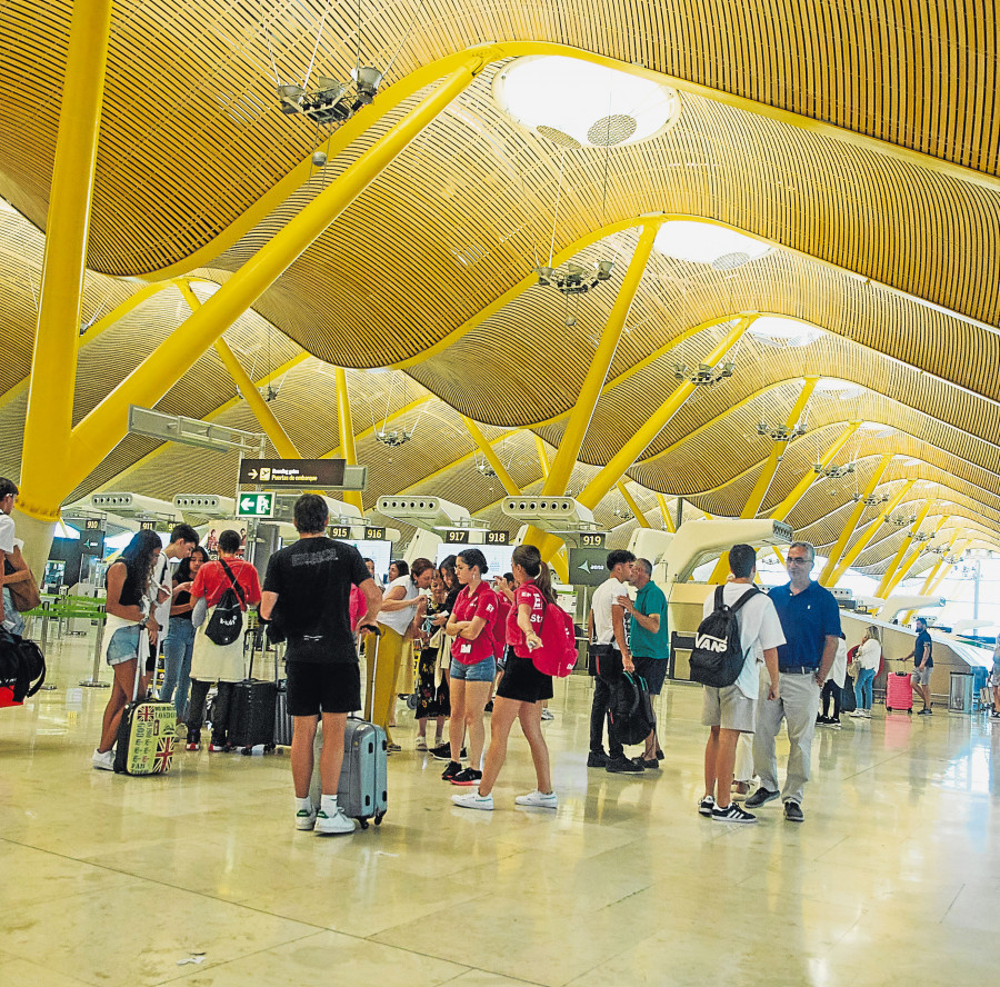 Un pedófilo detenido tras perder una maleta en Barajas con un pendrive con pornografía