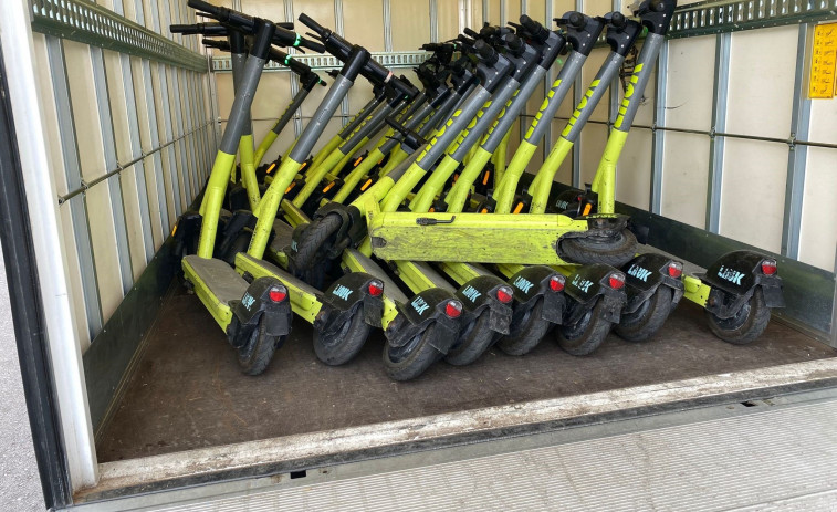 Roba 37 patinetes eléctricos y simula su propio secuestro en el local donde los escondía
