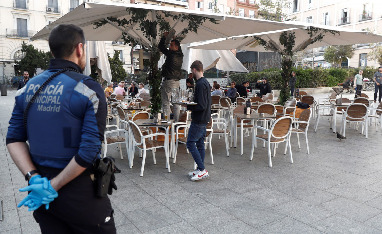 Encuentran a una niña deambulando por Madrid mientras sus padres estaban drogados dentro de un coche