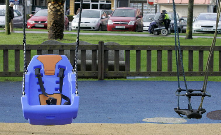 Dos padres se lían a puñetazos y a palos por el turno de un columpio en un parque de Valladolid
