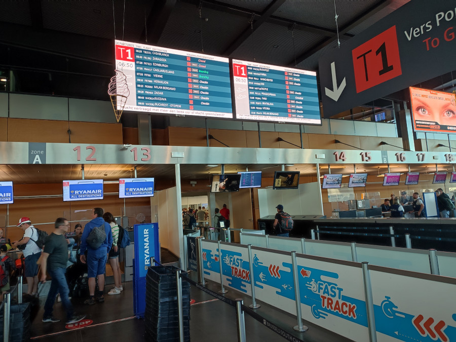Consumo abre expediente sancionador a Ryanair, Vueling, Easyjet y Volotea por sobrecostes en el equipaje de mano