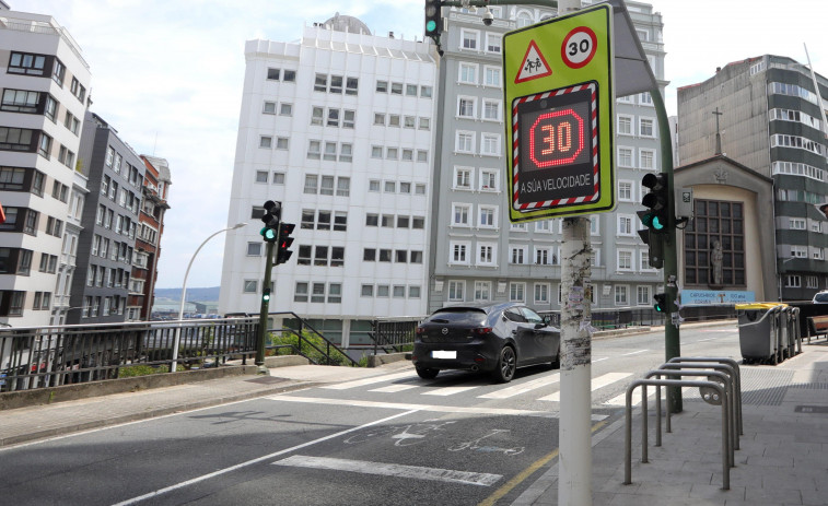 A Coruña activa cinco nuevos radares pedagógicos