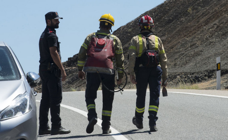Los Bomberos contienen el incendio de Portbou y esperan estabilizarlo en próximas horas