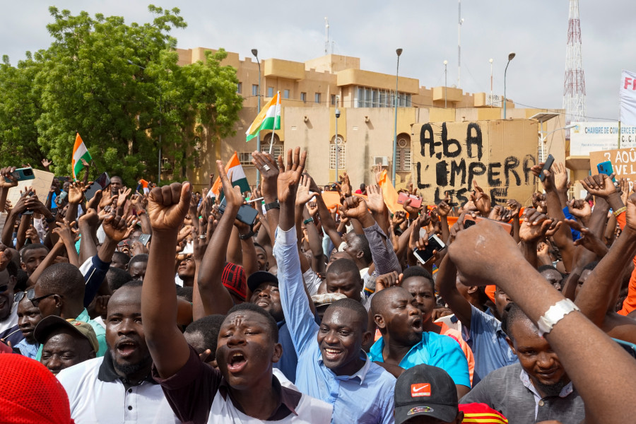Miles de personas se manifiestan a favor del golpe en Níger y contra el ultimátum de la Cedeao