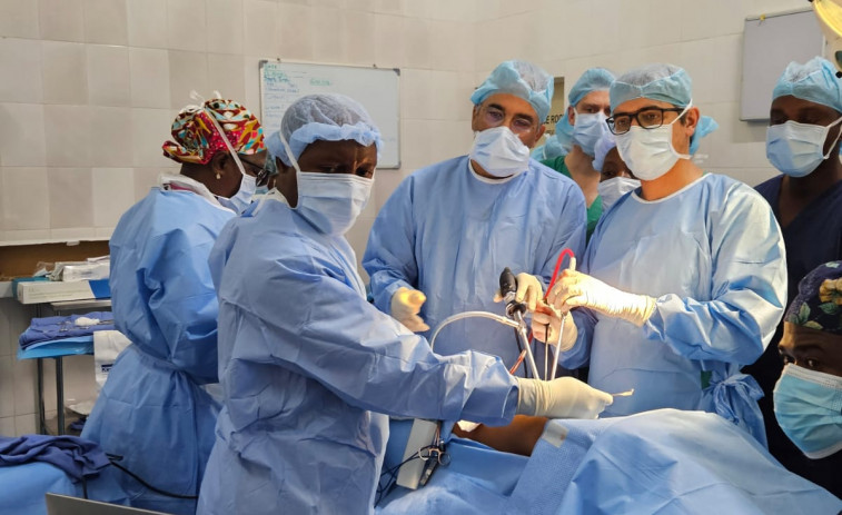 El reconocido cirujano Diego González Rivas completó la misión humanitaria más complicada de su carrera en Sierra Leona y Liberia