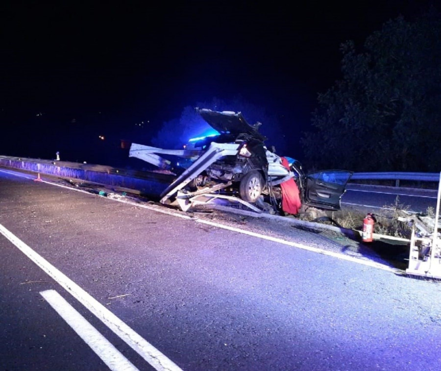Fallecen dos jóvenes en un accidente provocado por un jabalí en Chantada