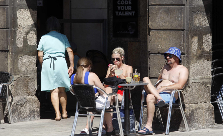 A Coruña supera por segunda vez este verano los 30 grados y el aeropuerto llega a los 33