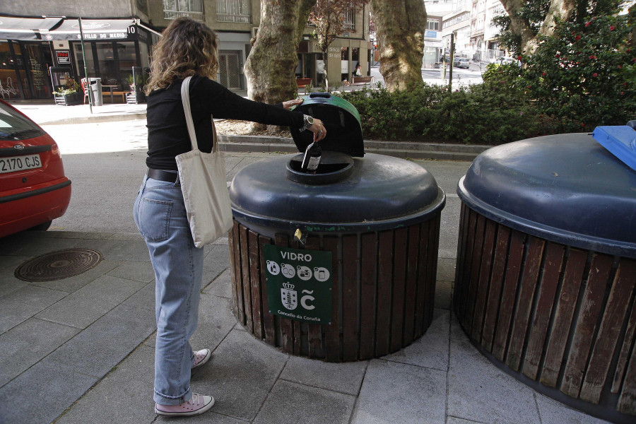 A Coruña estudiará en otoño la implantación del quinto contenedor de basura