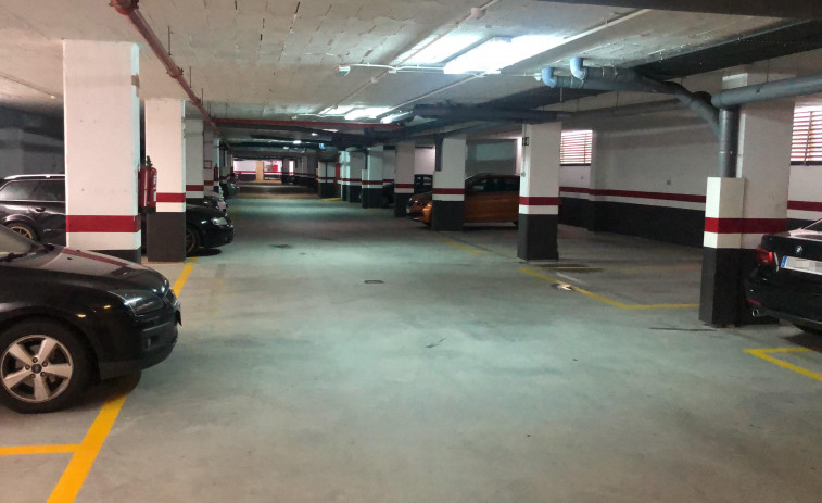 Más de 2.000 vecinos de Novo Mesoiro claman por la protección de sus coches