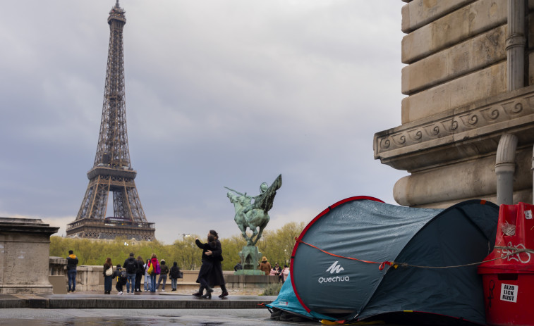 La Torre Eiffel regresa a la normalidad tras una falsa amenaza de bomba