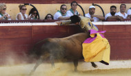 El Cordobés sufre una grave cornada de 20 centímetros en la plaza de toros de Huesca