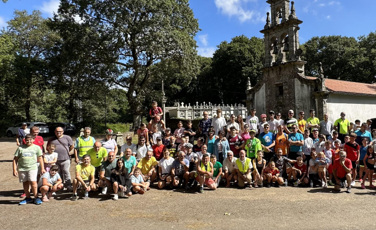 Más de un centenar de aficionados se unen al Día de la Bici 2023 en Curtis y Teixeiro