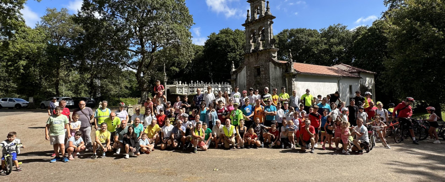 Más de un centenar de aficionados se unen al Día de la Bici 2023 en Curtis y Teixeiro