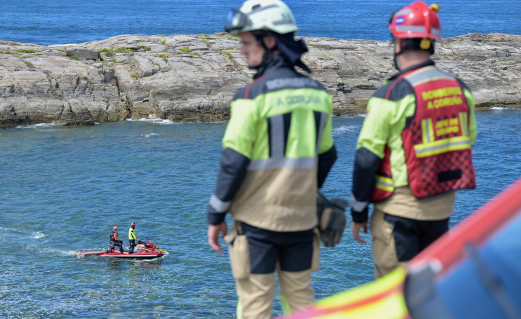 Buscan a un hombre en el mar frente a la depuradora de Bens