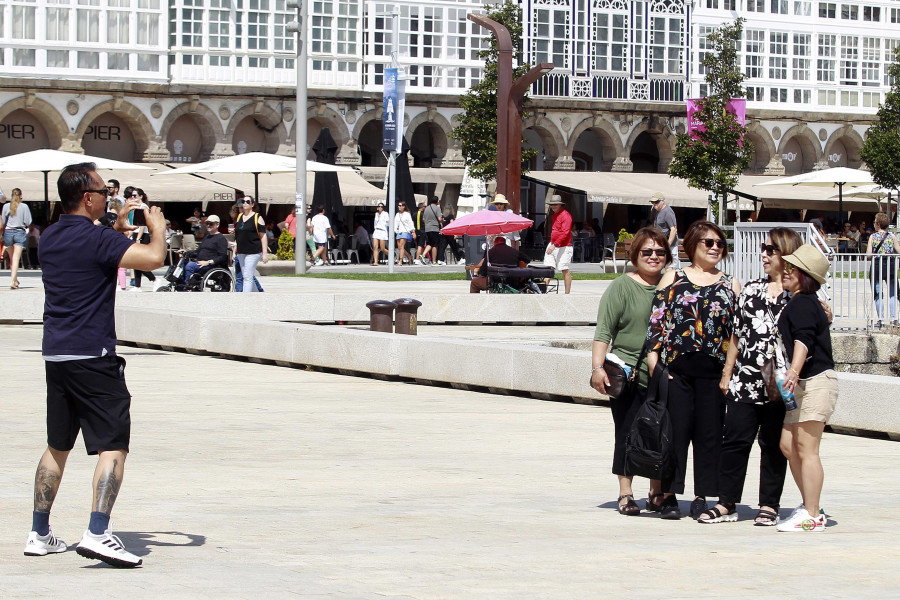 Cerca de 10.000 cruceristas revolucionan la hostelería de A Coruña: “Estamos abarrotados”