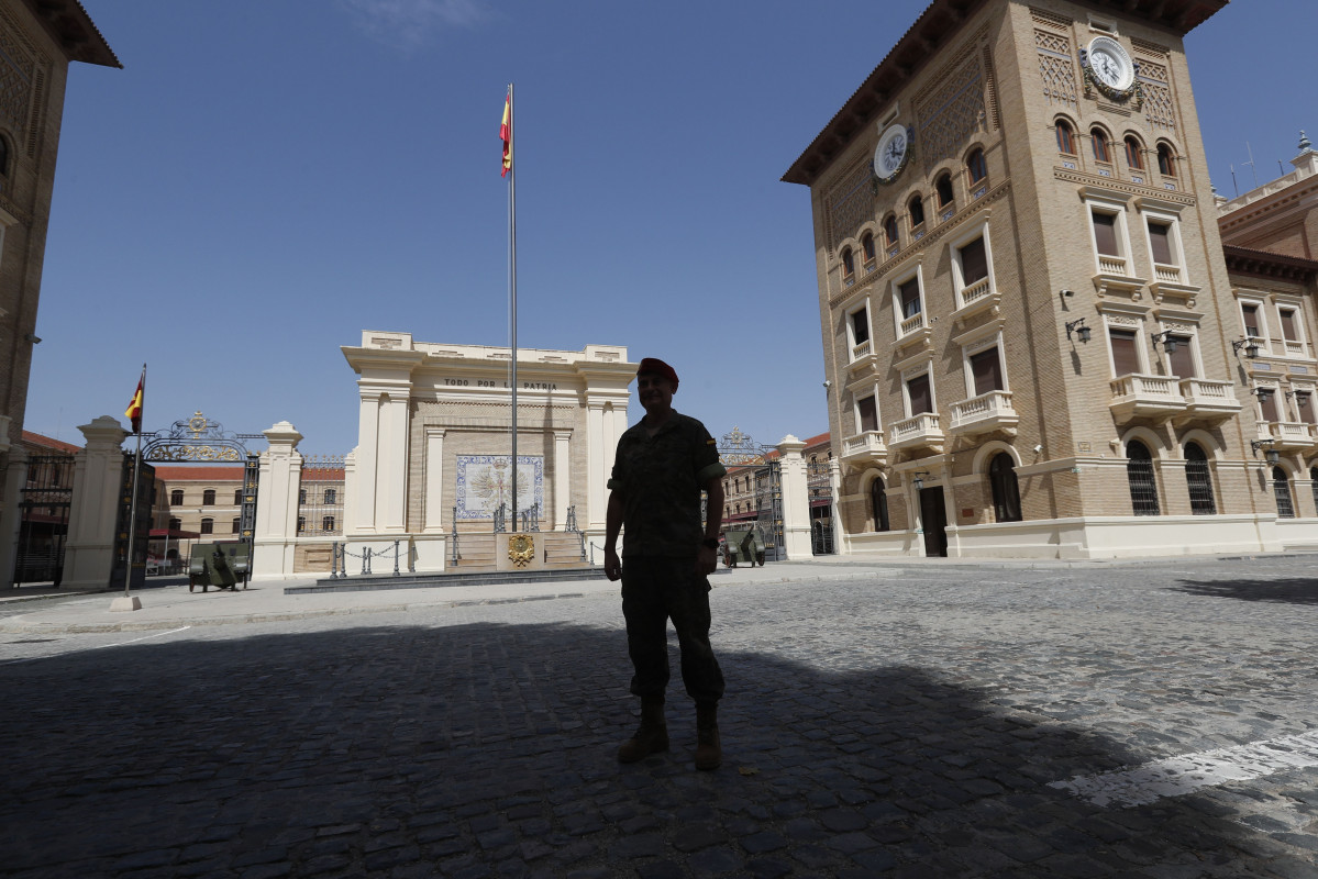 Entrada de la Academia Militar General de Zaragoza @JAVIER BELVER (EFE)