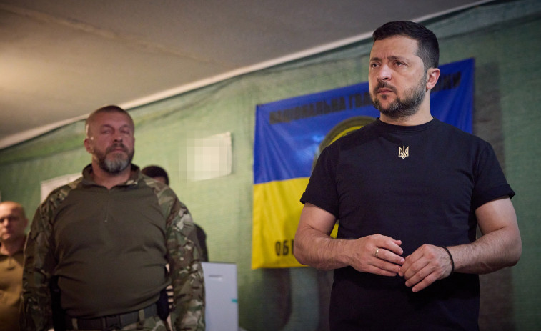 Zelenski extiende la ley marcial y la movilización en Ucrania