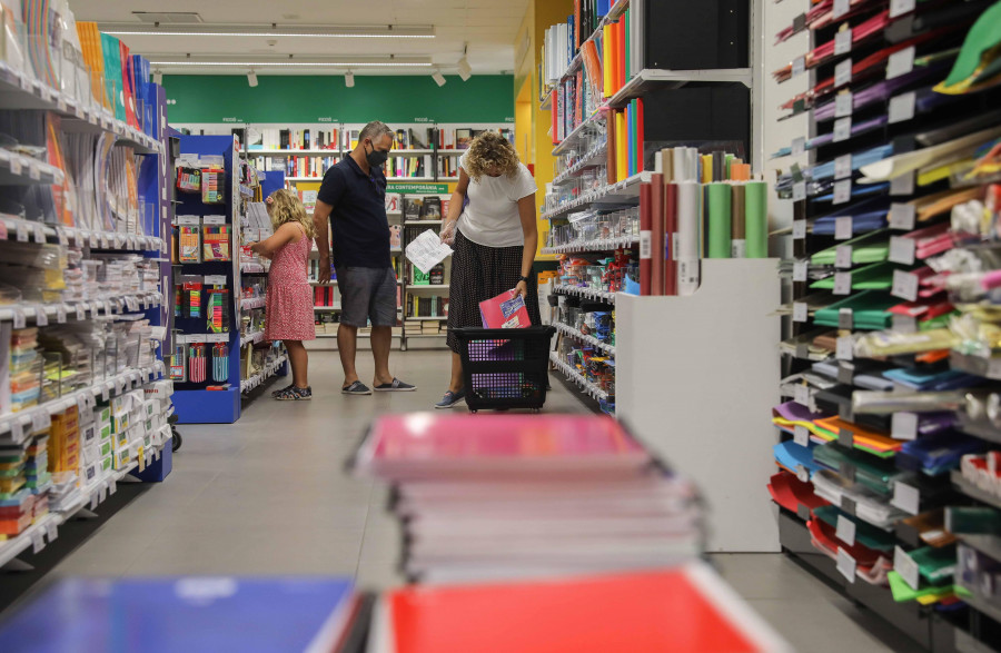 Familias de unos 60.000 alumnos gallegos podrán desgravar un 15% del gasto en libros y material escolar