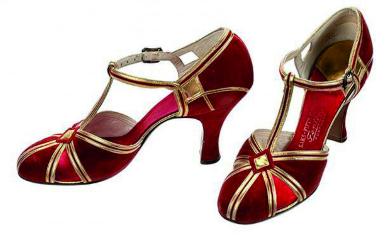 Walk This Way: Colección de calzado histórico en la Fundación Barrié