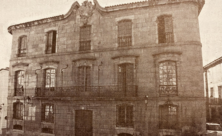 Hace 25 años | Cultura descarta incluir la casa de Cornide en el patrimonio municipal