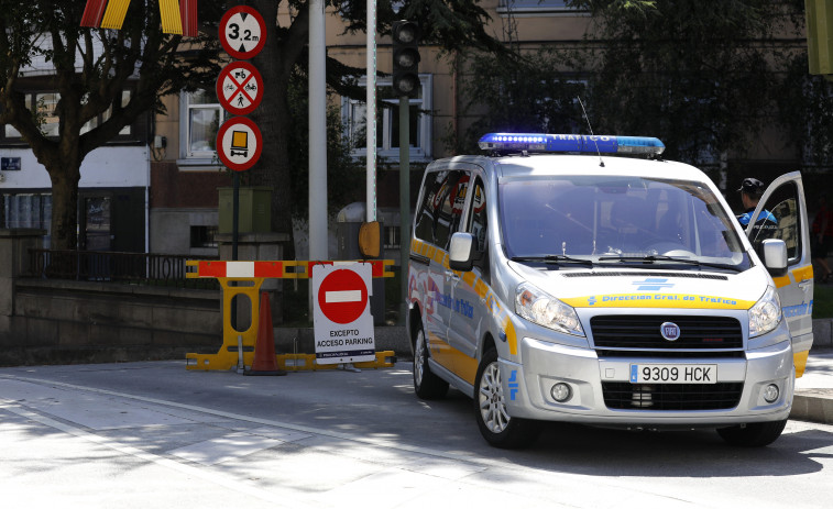 Un camión golpea el galibo  del túnel de María Pita y corta la circulación