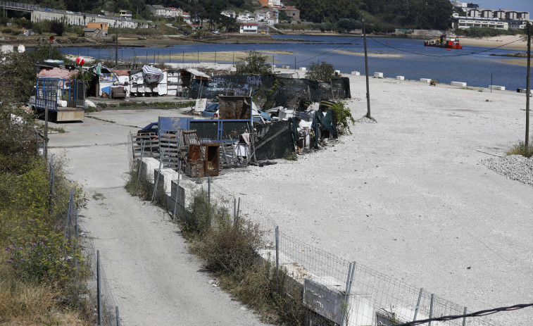Finaliza la retirada de miles de toneladas de desperdicios del poblado coruñés de A Pasaxe