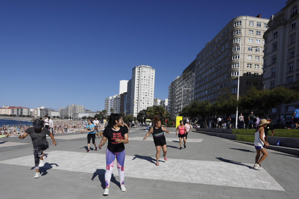 Coruu00f1a en Forma, deporte en la playa de Riazor