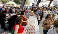 La Festa da Fresa de Eirís repartió más de cien kilos de producto en una tarde marcada por el calor