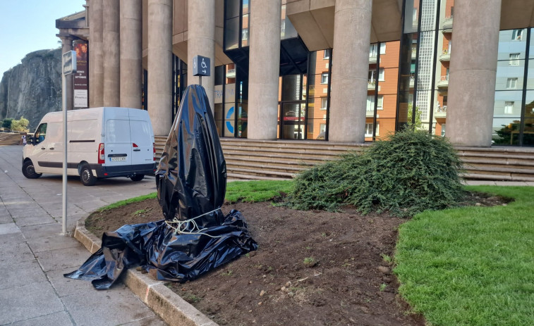 Trasladan el busto de José Gervasio Artigas desde la plaza del Comercio a la calle Uruguay