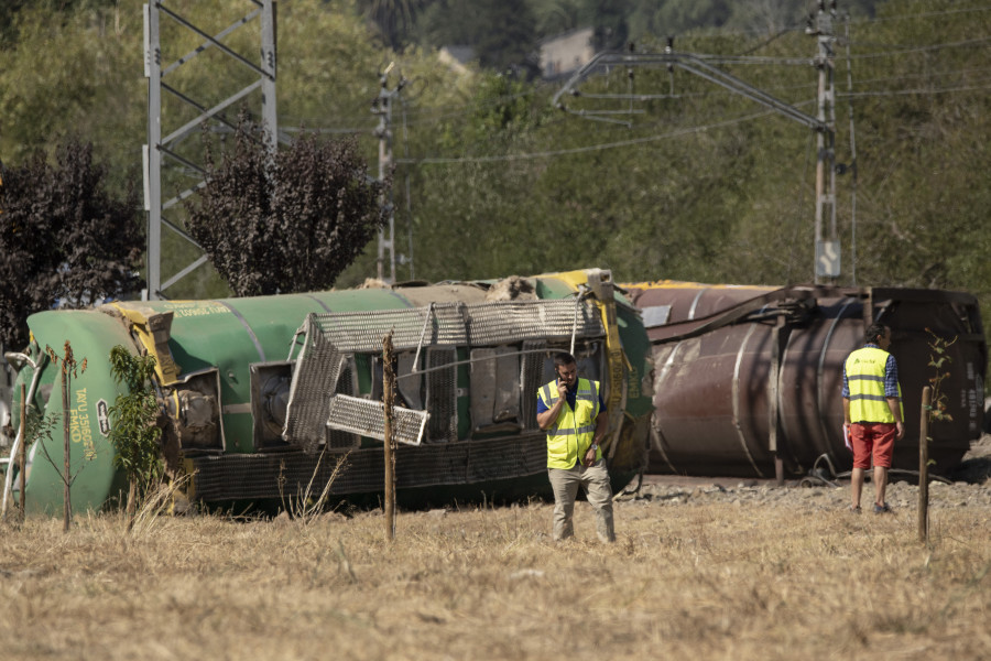Adif investiga si el calor provocó la deformación de la vía en la que descarriló un tren