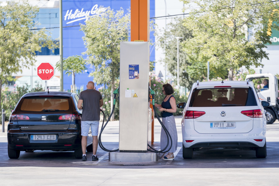 El precio de la gasolina supera los 1,7 euros y el del diésel los 1,6 euros tras siete semanas al alza