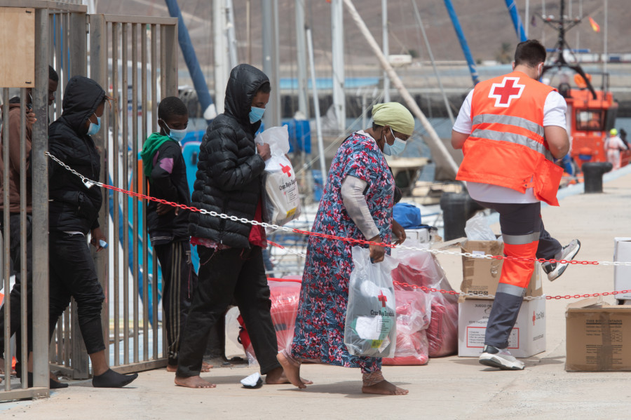 Más de 400 migrantes rescatados a bordo de seis pateras en Canarias