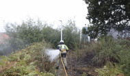 Extinguen un incendio intencionado junto a Los Maristas