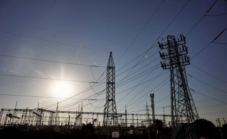La luz se desploma un 69% en agosto frente al récord de 2022 pese a las altas temperaturas